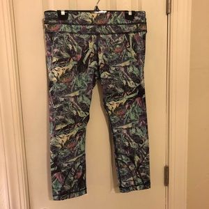 EUC lululemon crops size 10